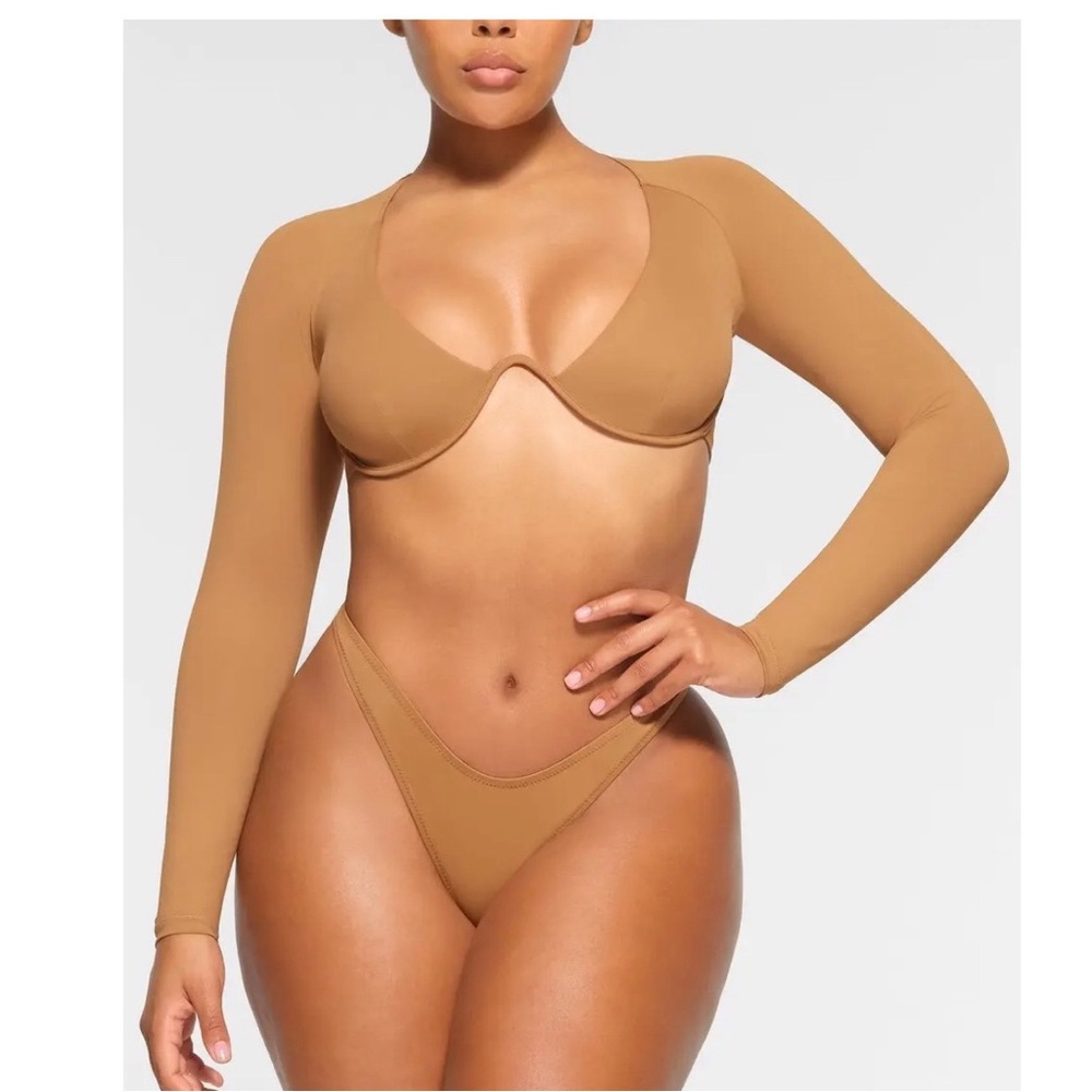Skims Long sleeve Swim Top with Underwire Size XL